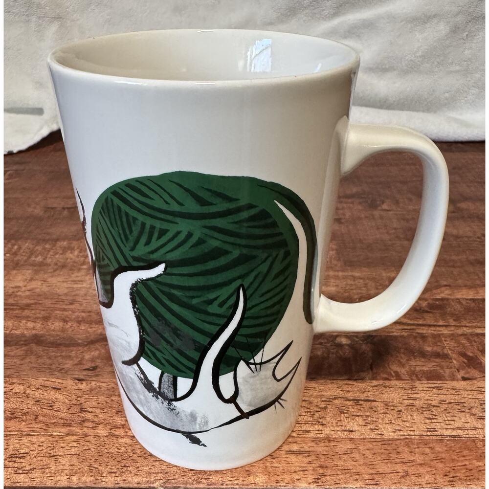 2015 Starbucks 16oz Coffee Mug w/ Cat Playing with Ball Of Yarn
